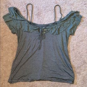 Shoulder cut-out tee